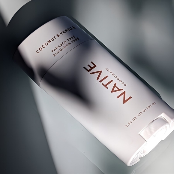 NATIVE (deodorant) | coconut & vanilla - Picture 3 of 7